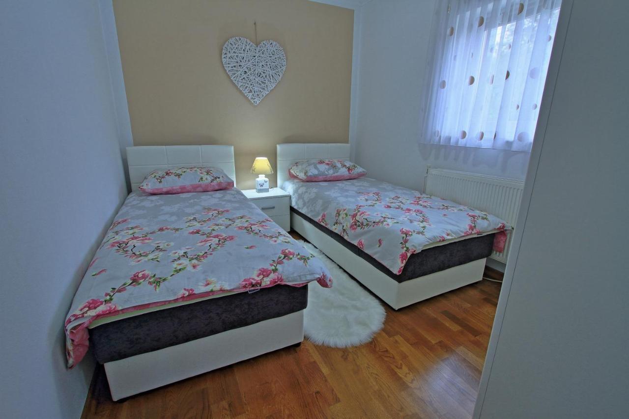 Holiday House Lana Otočac Eksteriør bilde