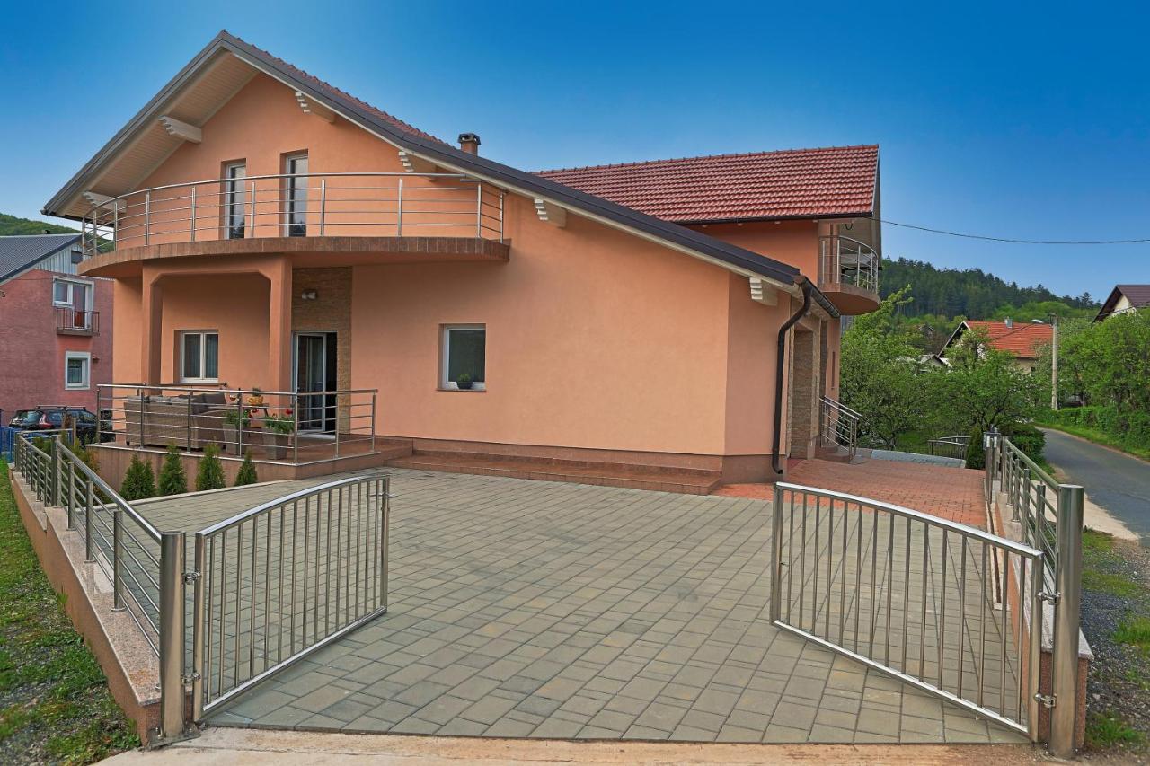 Holiday House Lana Otočac Eksteriør bilde